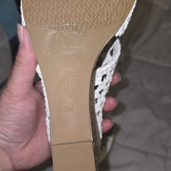 Donald J. Pliner White Women's Shoes - Picture 7 of 7